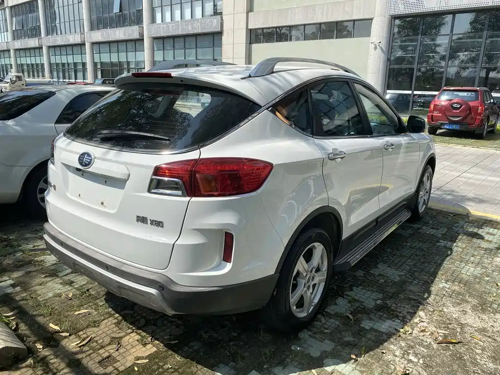 Besturn X80 2.0 L Auto Luxury