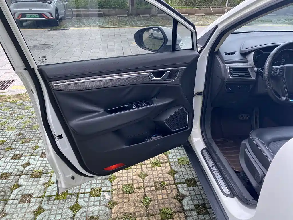 Emgrand GS Sport 1.3 T Auto Leading Style