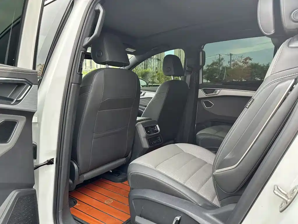Talagon 380 TSI 4 WD R-Line Expand Realm 6-seat