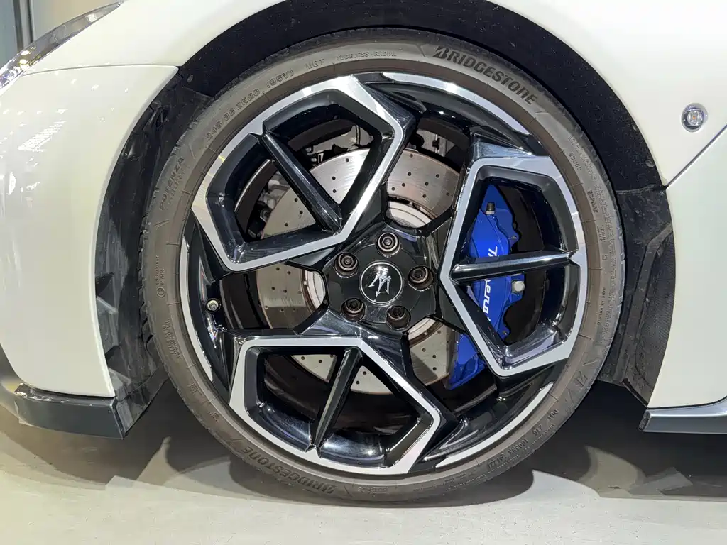 Maserati MC20 玛莎拉蒂MC20 2023款 3.0 T 标准版