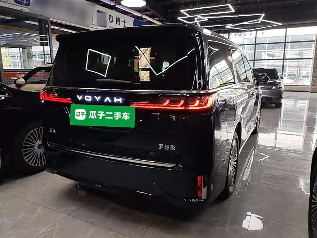 Voyah Dreamer PHEV 4 WD Flagship Kunpeng
