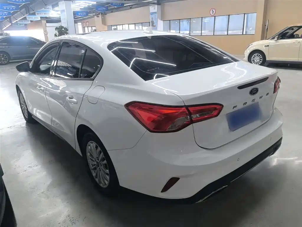 Focus Sedan 1.5 L Auto Sharp Leap