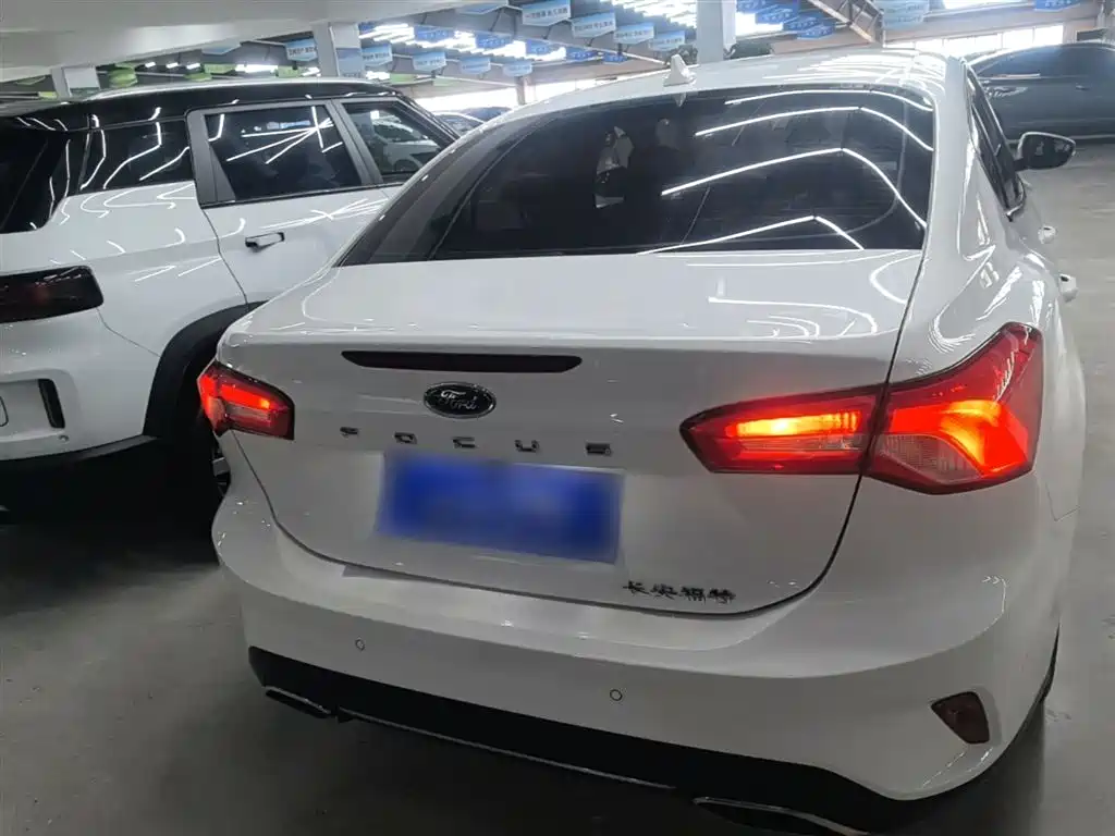 Focus Sedan 1.5 L Auto Sharp Leap