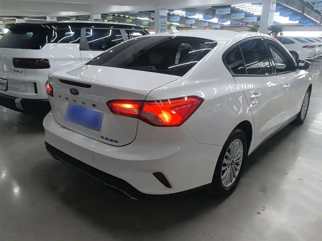 Focus Sedan 1.5 L Auto Sharp Leap