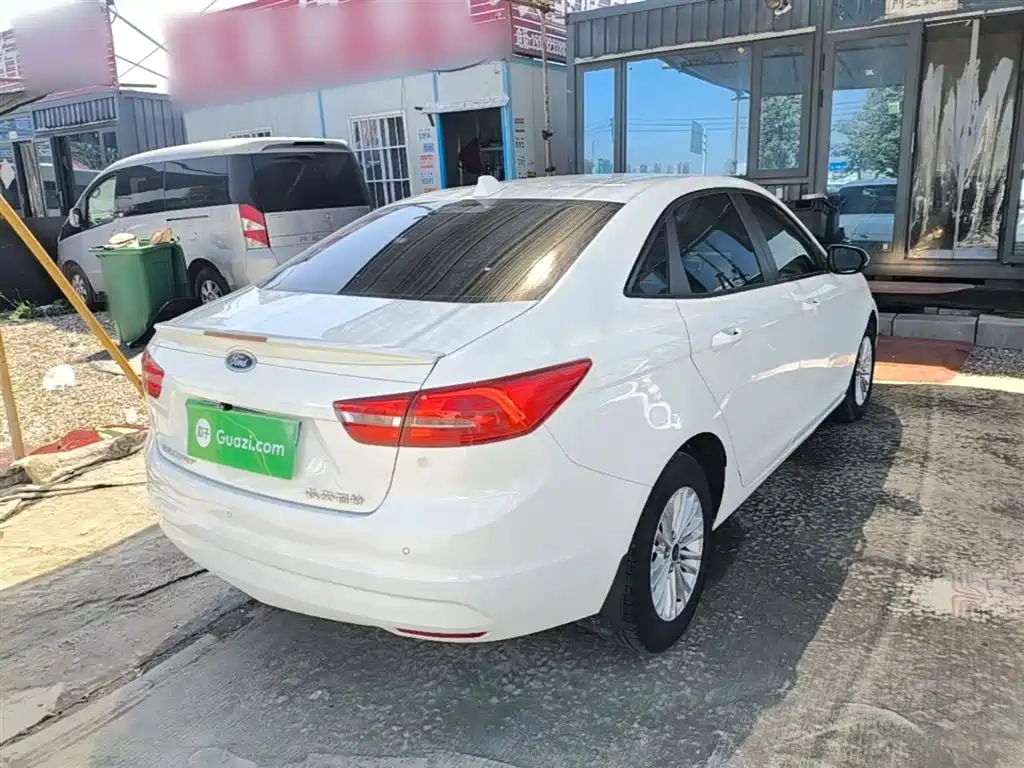 Escort Facelift 1.5 L Auto Comfort