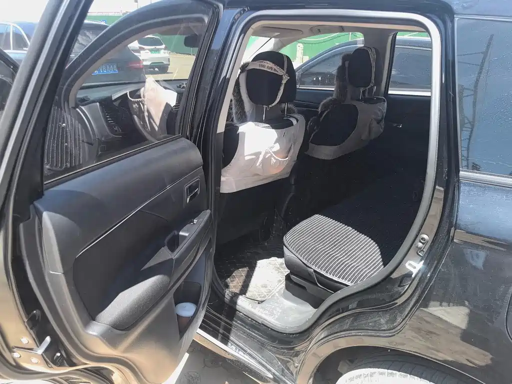 Outlander Facelift 2.0 L 2 WD Smooth Travel 5-seat