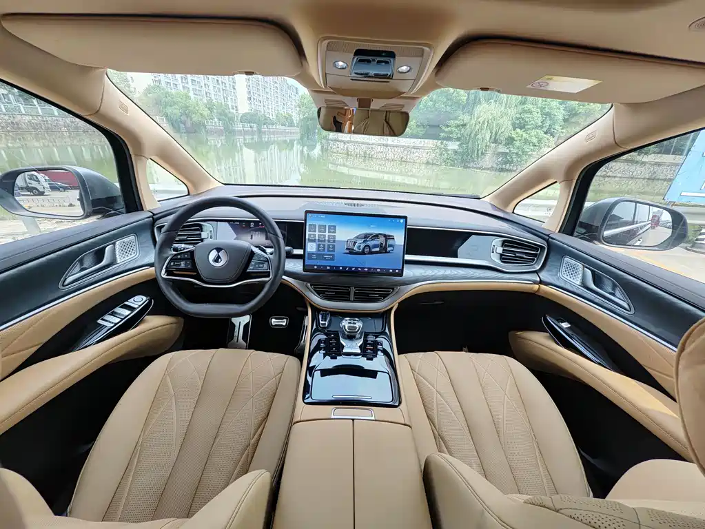 Denza D9 DM-i Smart Drive 1020 4 WD Premium