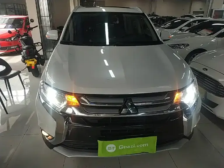 Mitsubishi Outlander 2.0 L 2 WD Glory 5-seat