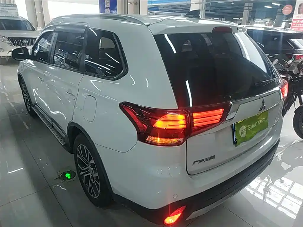Outlander 2.0 L 2 WD Glory 5-seat