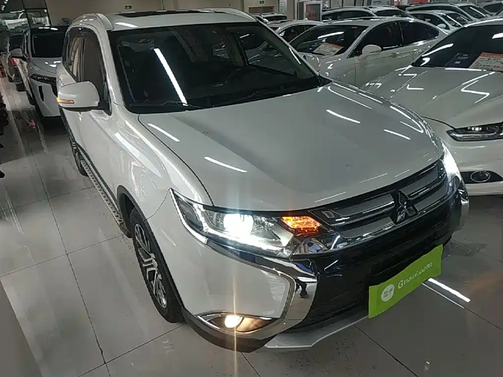 Outlander 2.0 L 2 WD Glory 5-seat