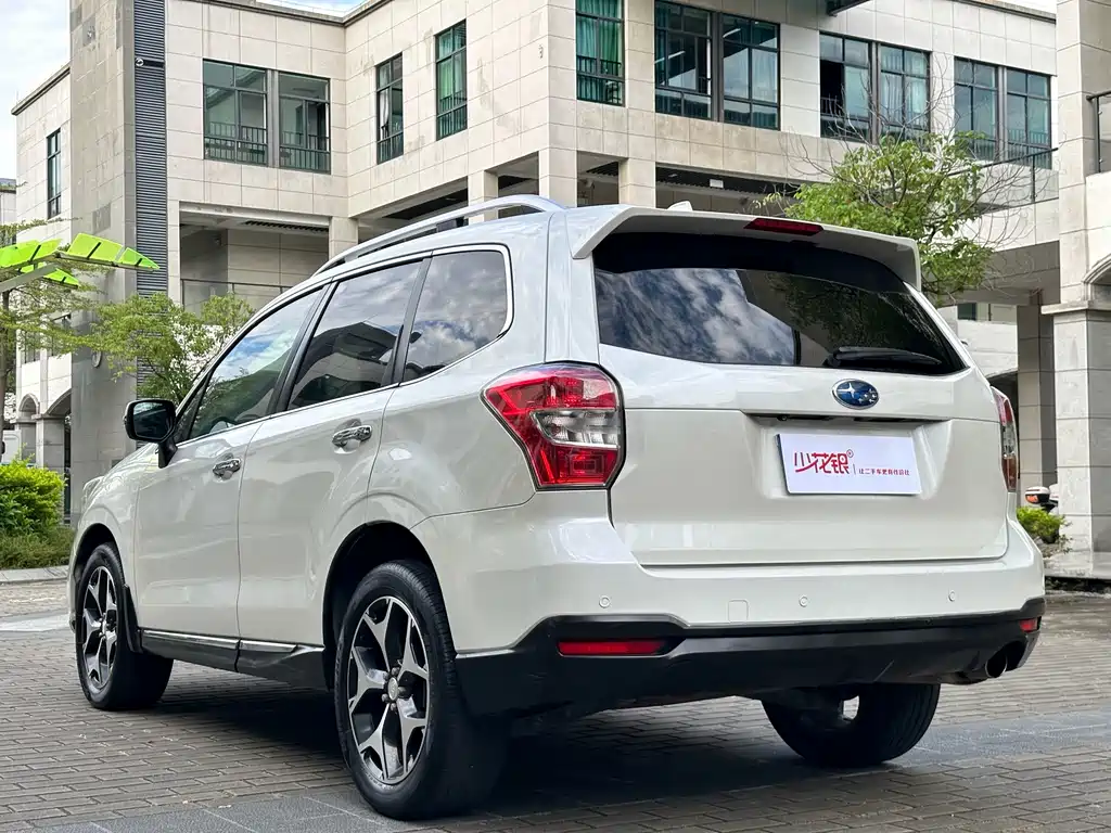 Forester 2.5 i Auto Distinguished