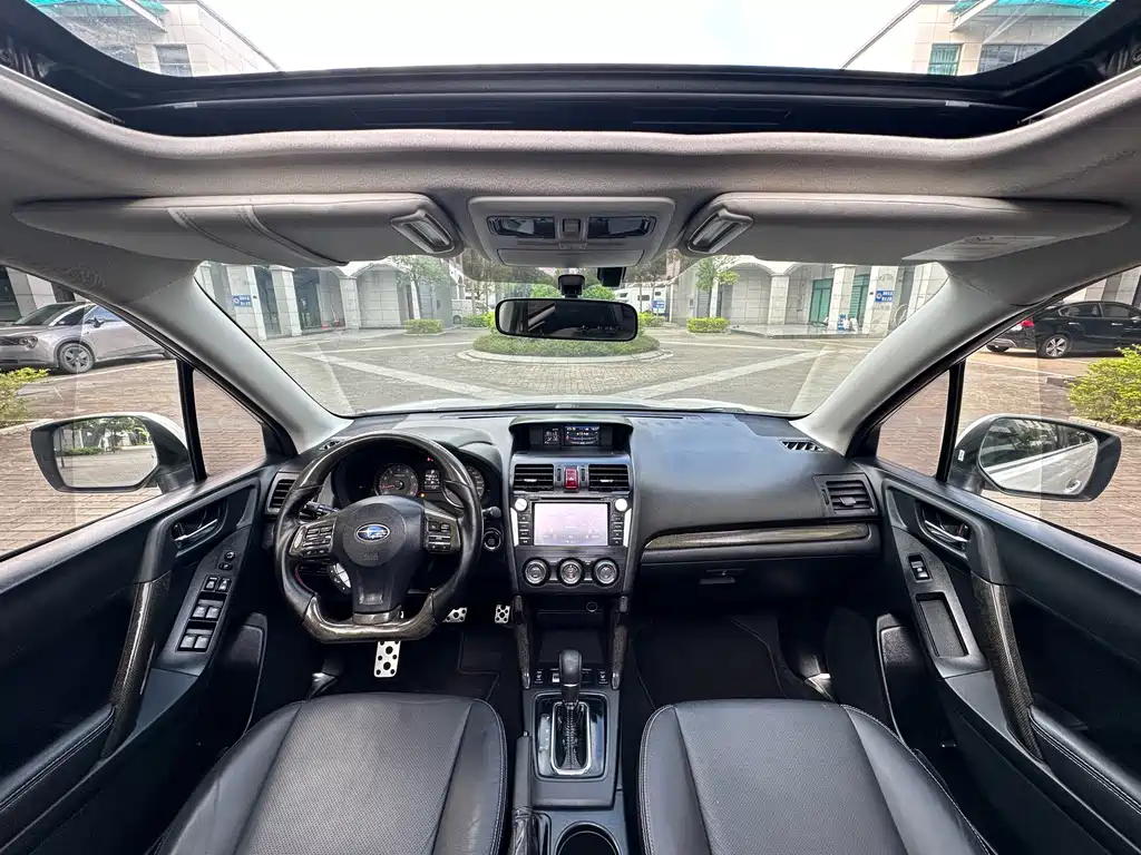 Forester 2.5 i Auto Distinguished