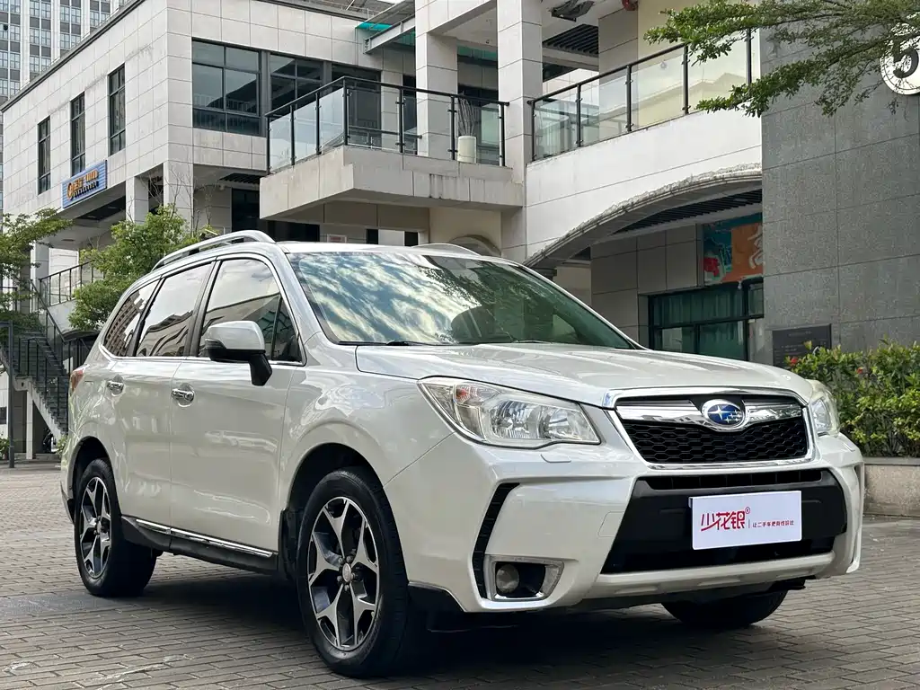 Forester 2.5 i Auto Distinguished
