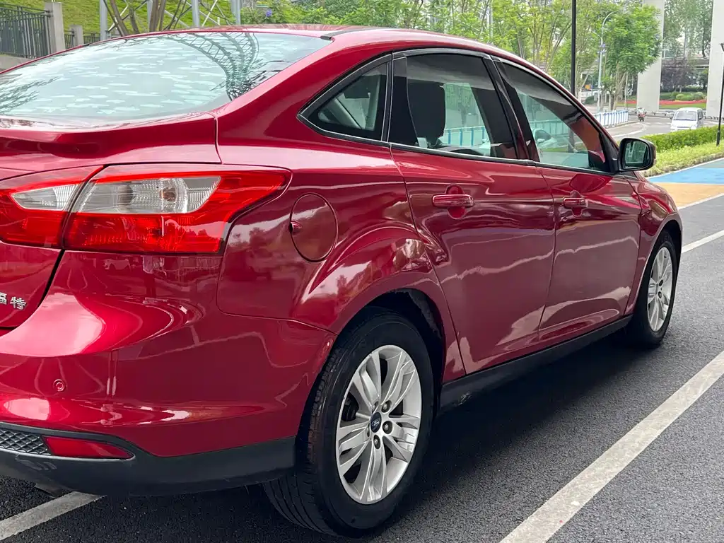 Focus Sedan 1.6 L Manual Comfort