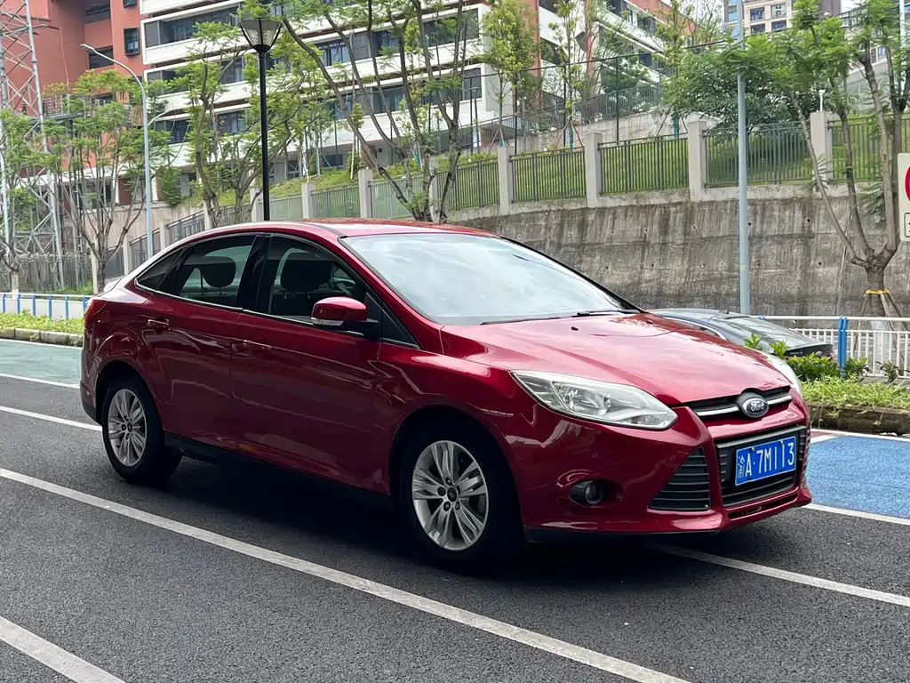 Focus Sedan 1.6 L Manual Comfort