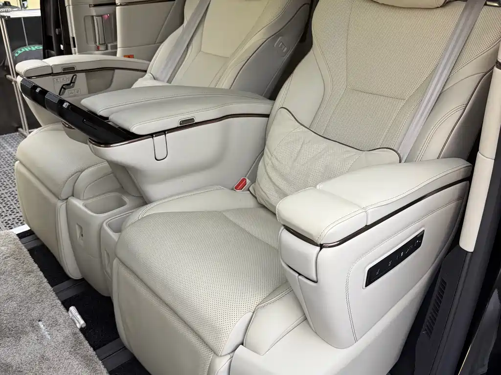 Lexus LM 500 h 6-seat Supreme