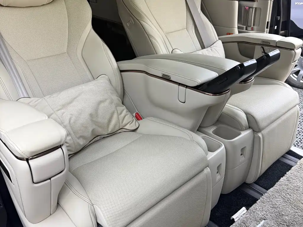 Lexus LM 500 h 6-seat Supreme