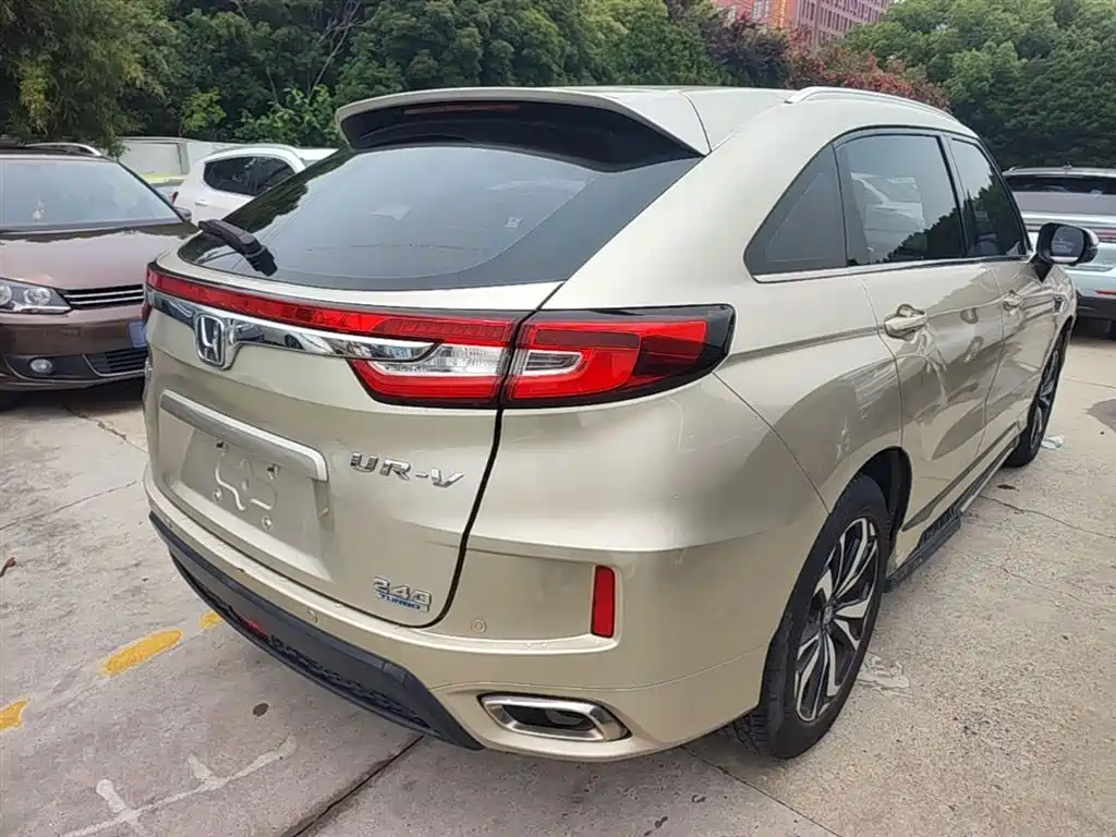 Honda UR-V 240 TURBO 2 WD Classic CN-V
