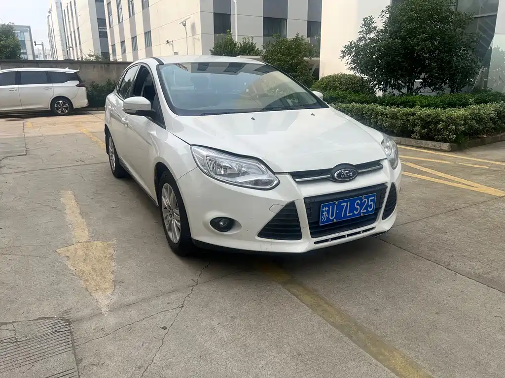 Focus Sedan 1.6 L Auto Comfort