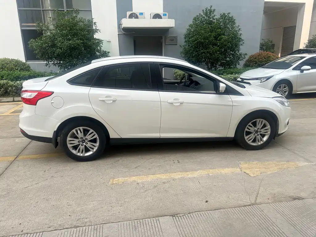 Focus Sedan 1.6 L Auto Comfort