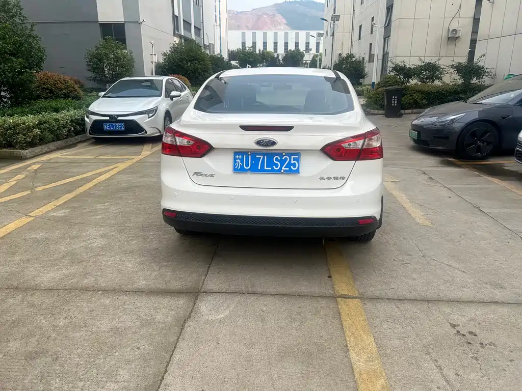 Focus Sedan 1.6 L Auto Comfort