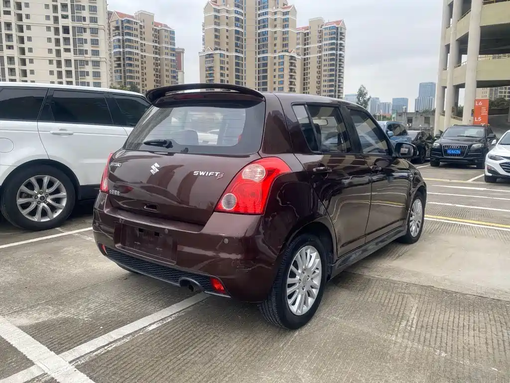 Swift 1.5 L Auto Fashion