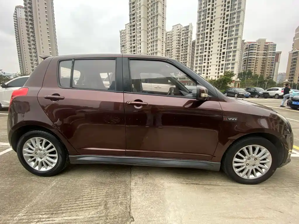 Swift 1.5 L Auto Fashion