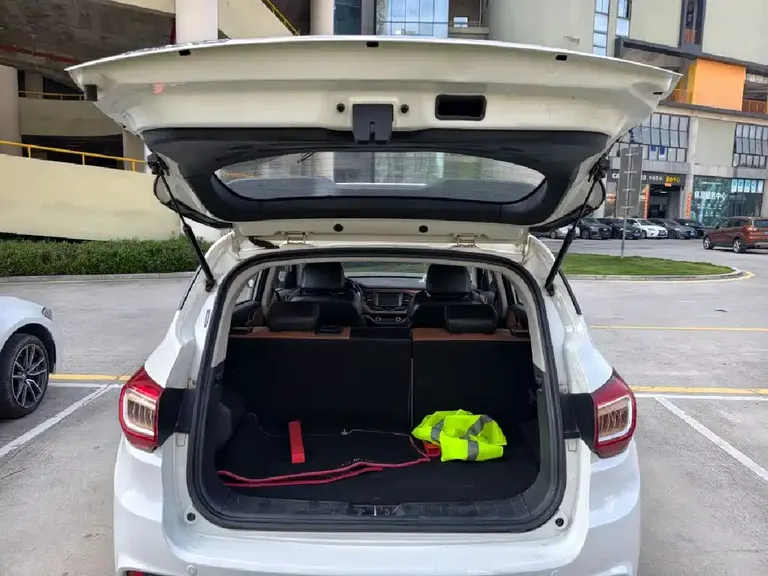 Landwind X2 1.6 L Auto Sharp