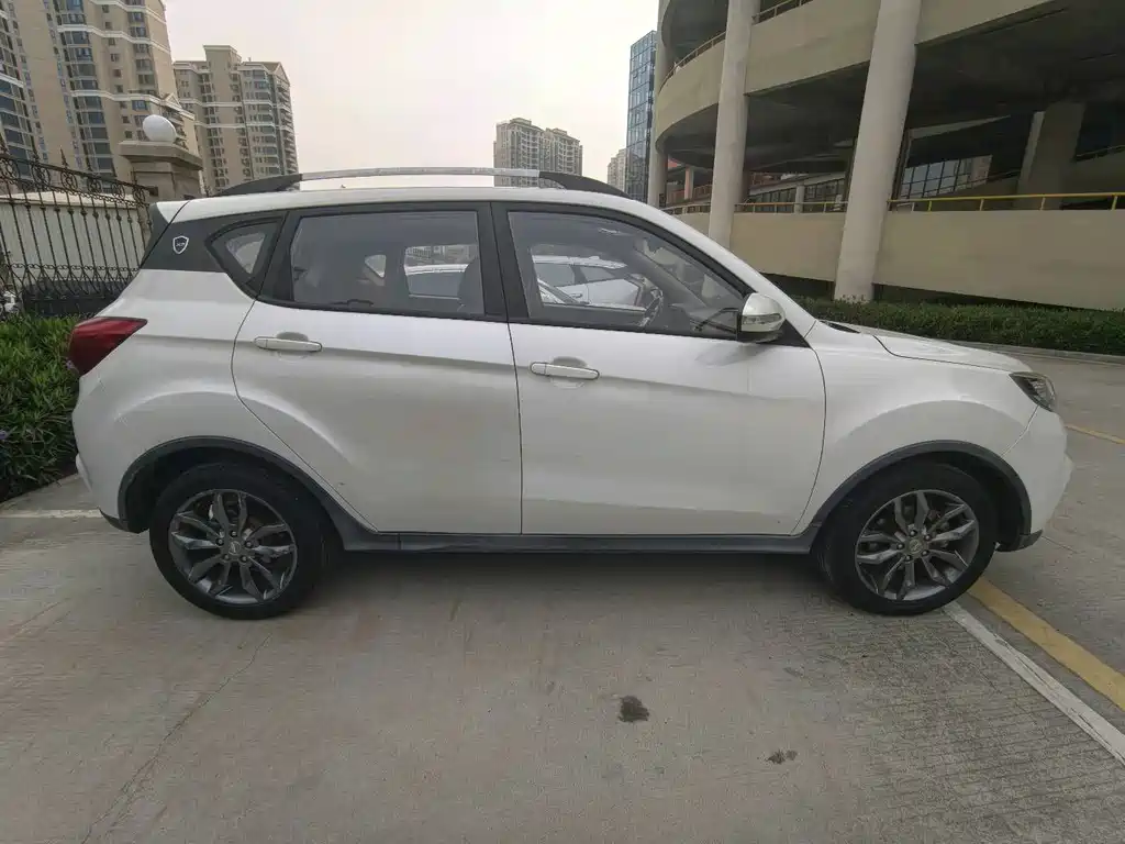 Landwind X2 1.6 L Auto Sharp