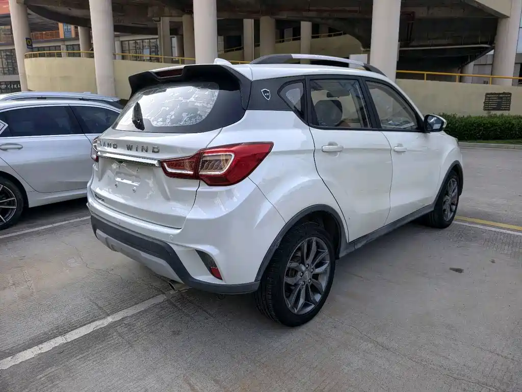 Landwind X2 1.6 L Auto Sharp