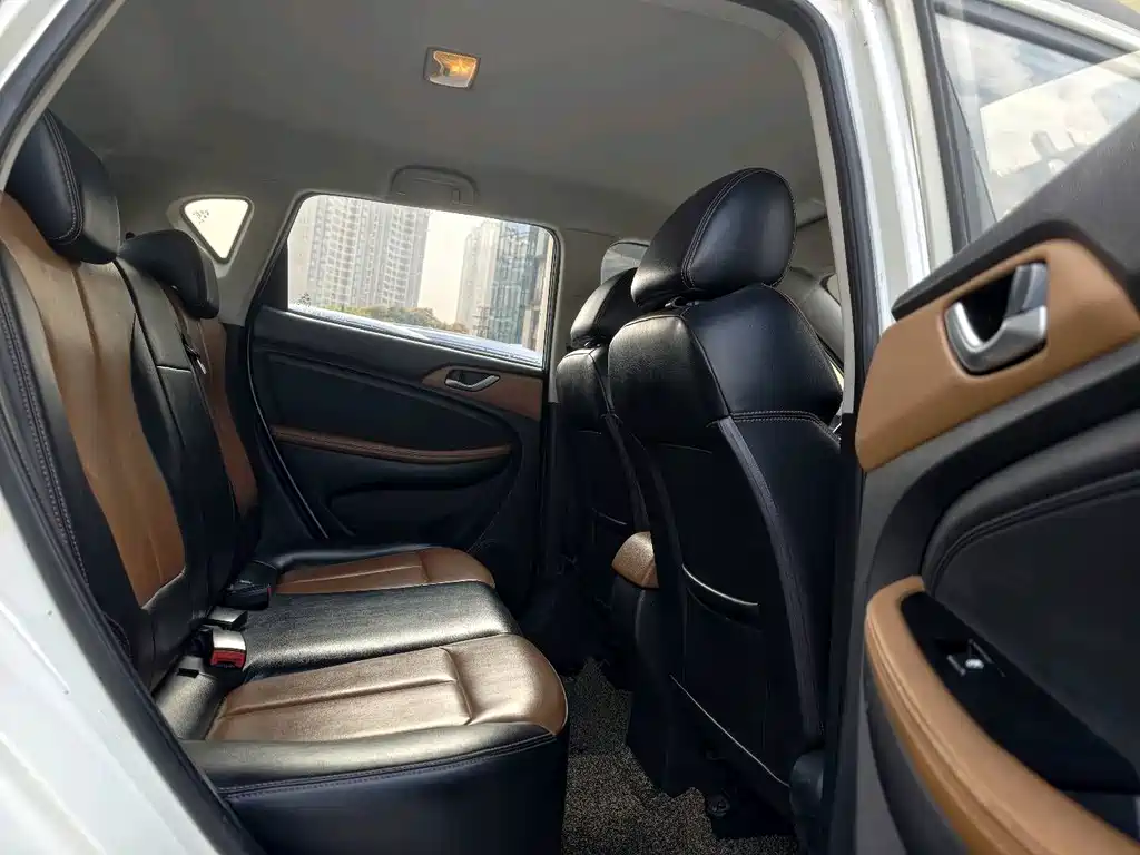 Landwind X2 1.6 L Auto Sharp