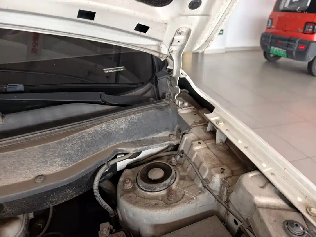 Landwind X2 1.6 L Auto Sharp