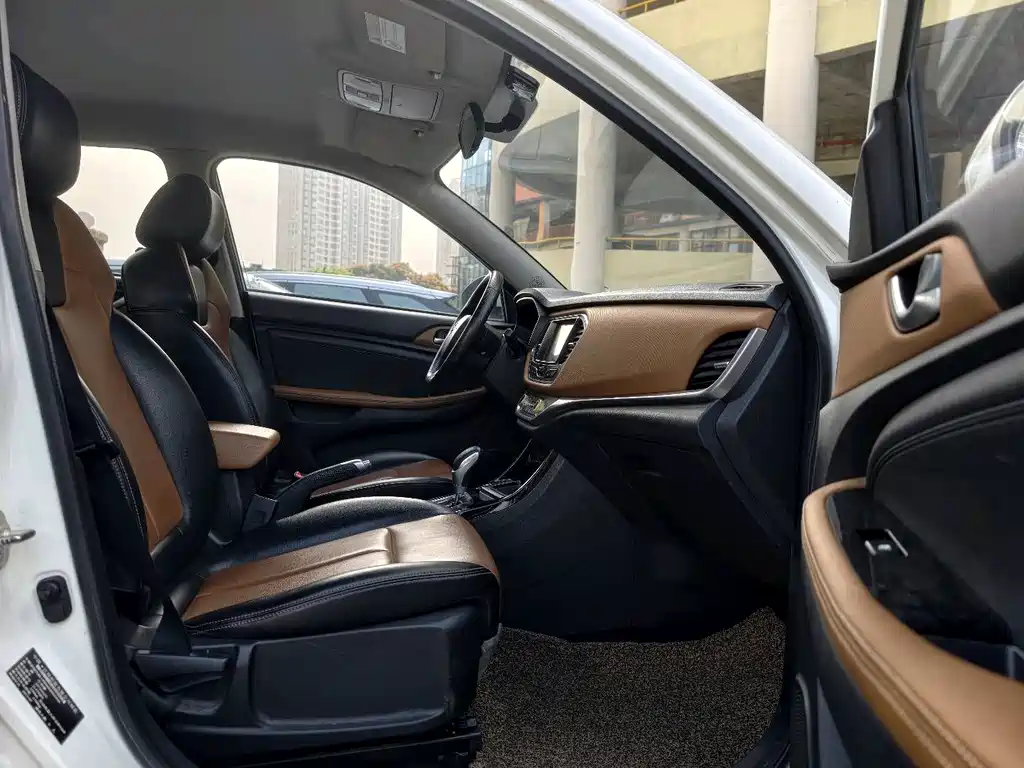 Landwind X2 1.6 L Auto Sharp