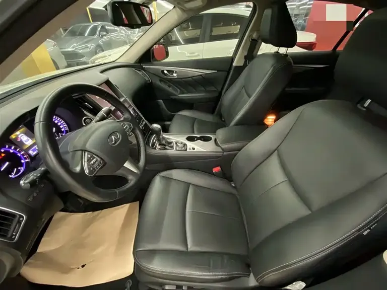 Infiniti Q50 L 2.0 T Joy