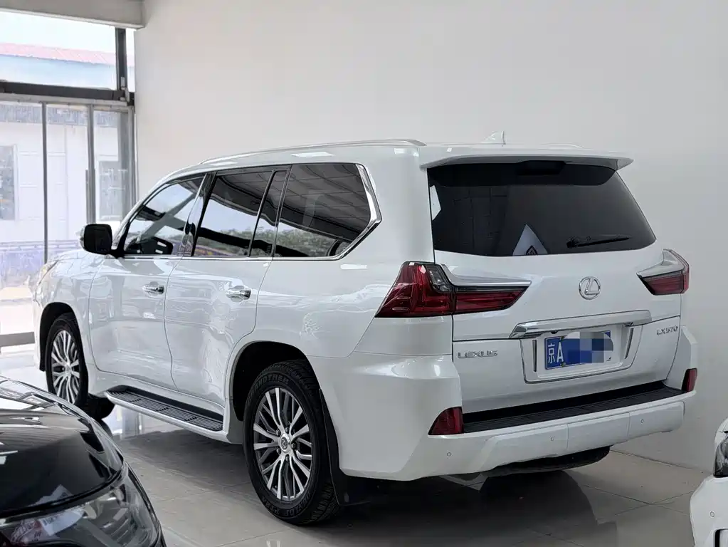 Lexus LX 570 Dynamic Luxury