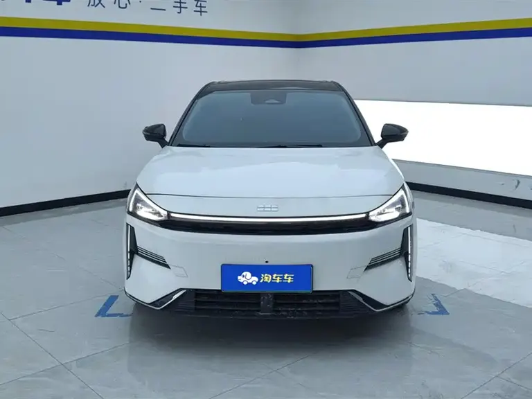 Geely Galaxy L6 EM-i 140 km Explorer +
