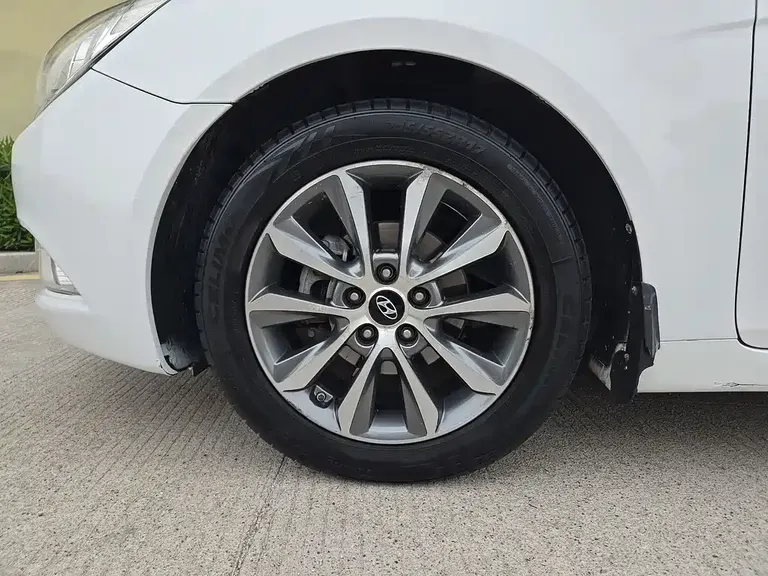 Hyundai Sonata 2.0 L Auto Distinguished