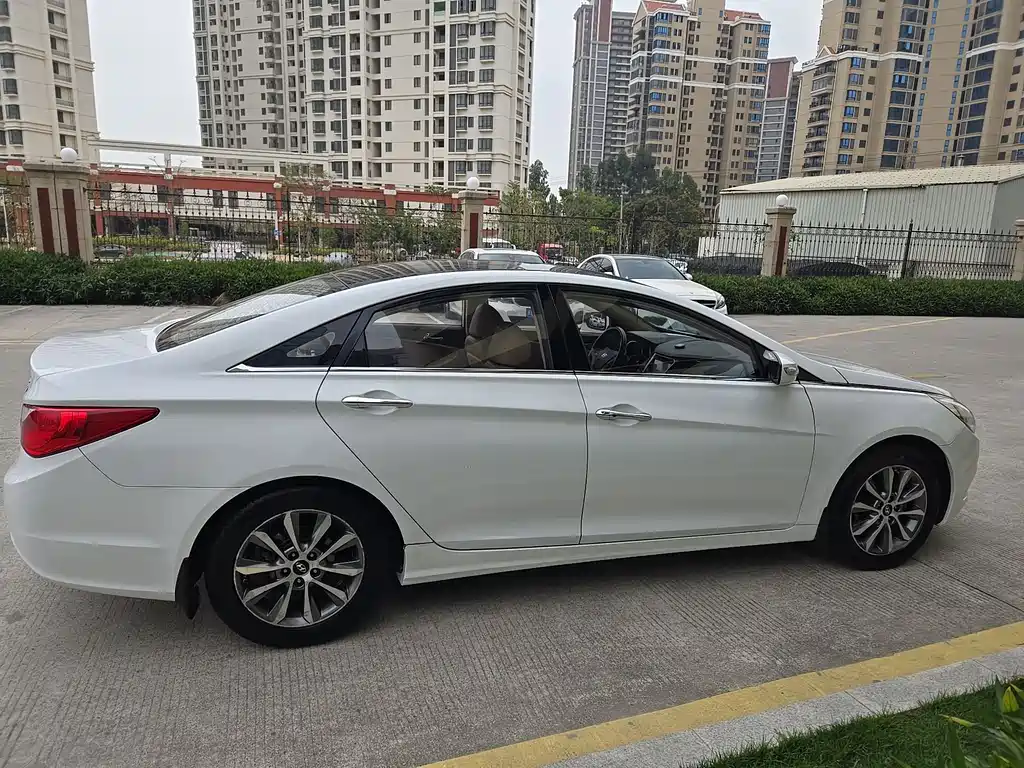 Sonata 2.0 L Auto Distinguished