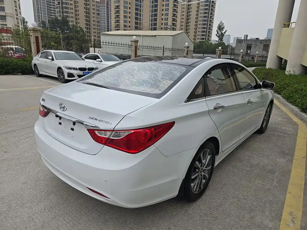Sonata 2.0 L Auto Distinguished