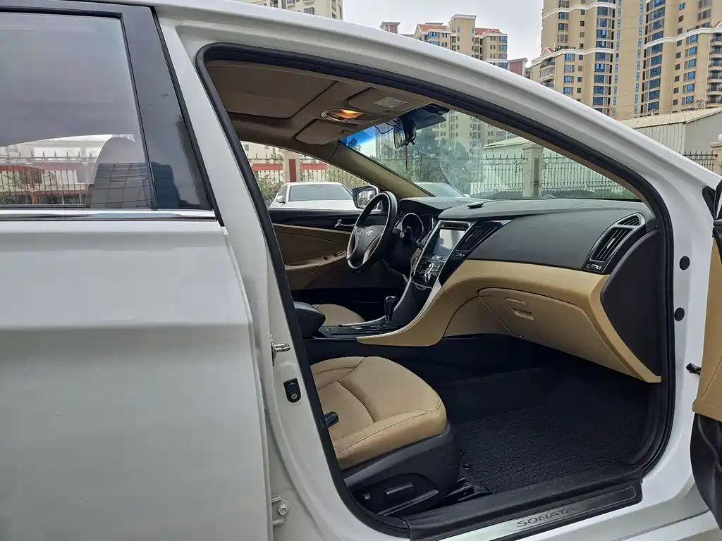 Sonata 2.0 L Auto Distinguished