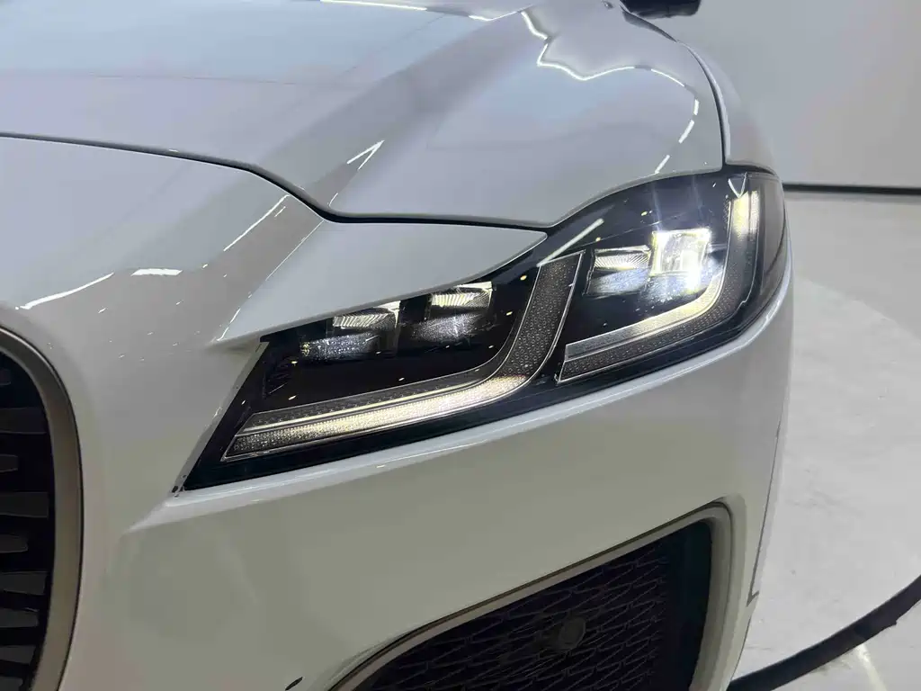Jaguar XFL 2.0 T P300 4 WD Flagship Sport Gilt