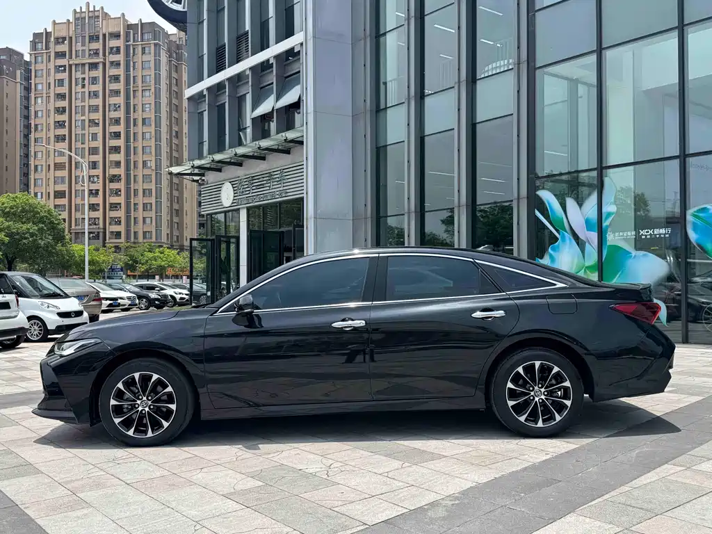 Avalon 2.5 L Luxury