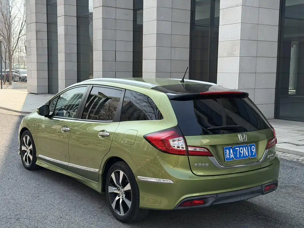 Jade 1.8 L CVT Luxury 5-seat
