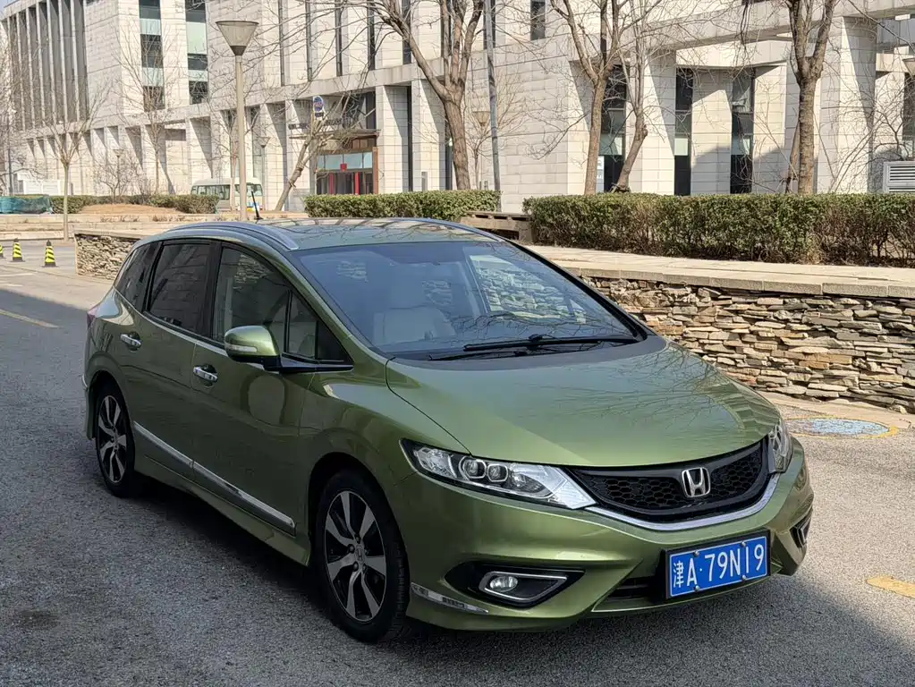 Jade 1.8 L CVT Luxury 5-seat