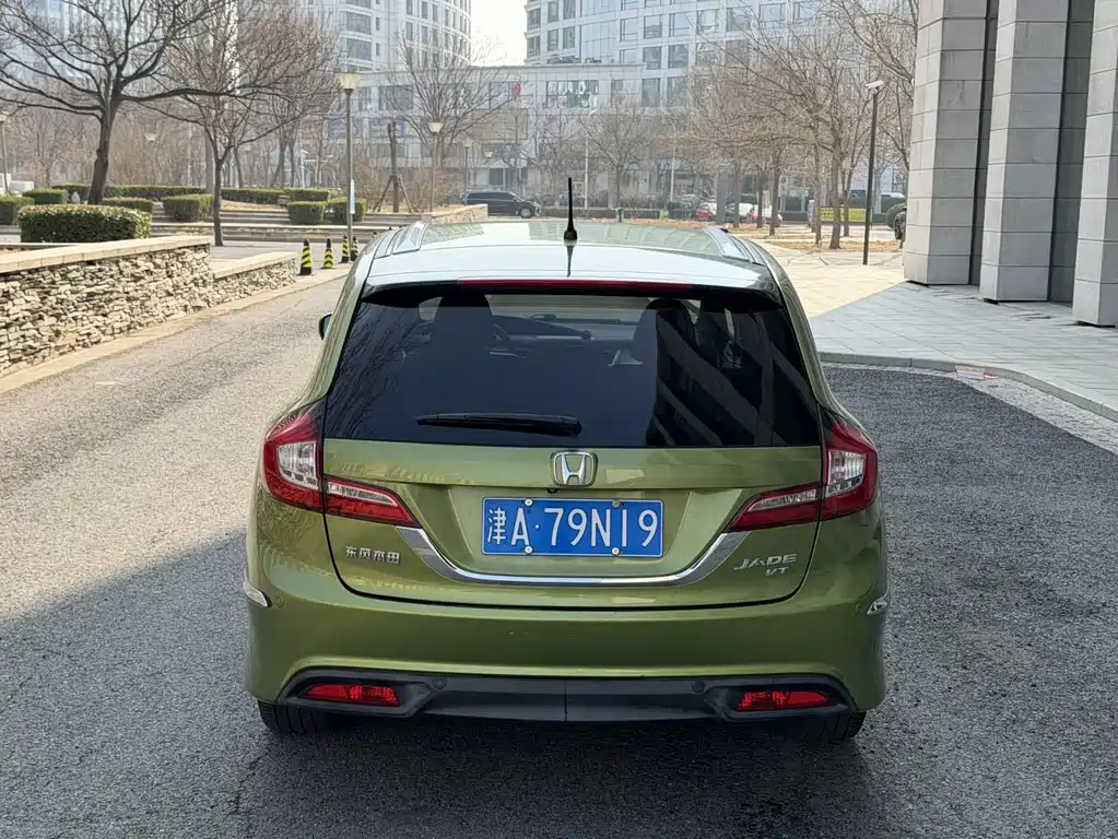 Jade 1.8 L CVT Luxury 5-seat