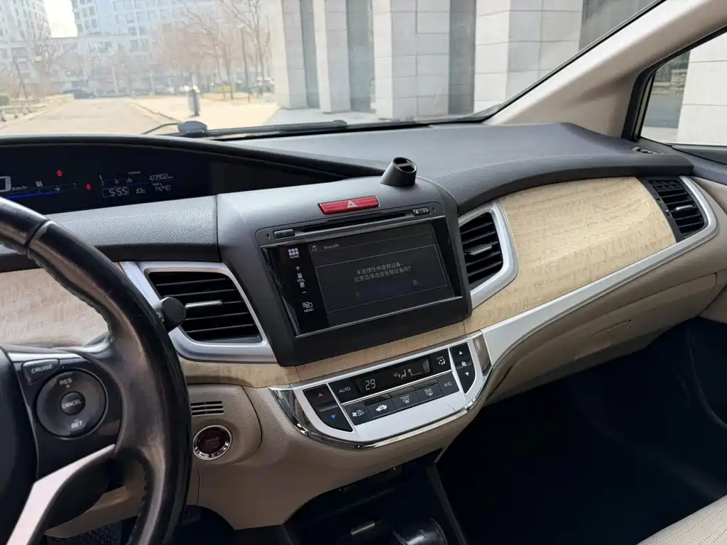 Jade 1.8 L CVT Luxury 5-seat