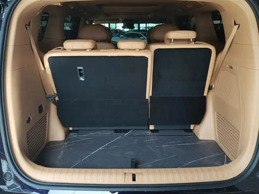 Voyah Dreamer PHEV 4 WD Distinguished Kunpeng