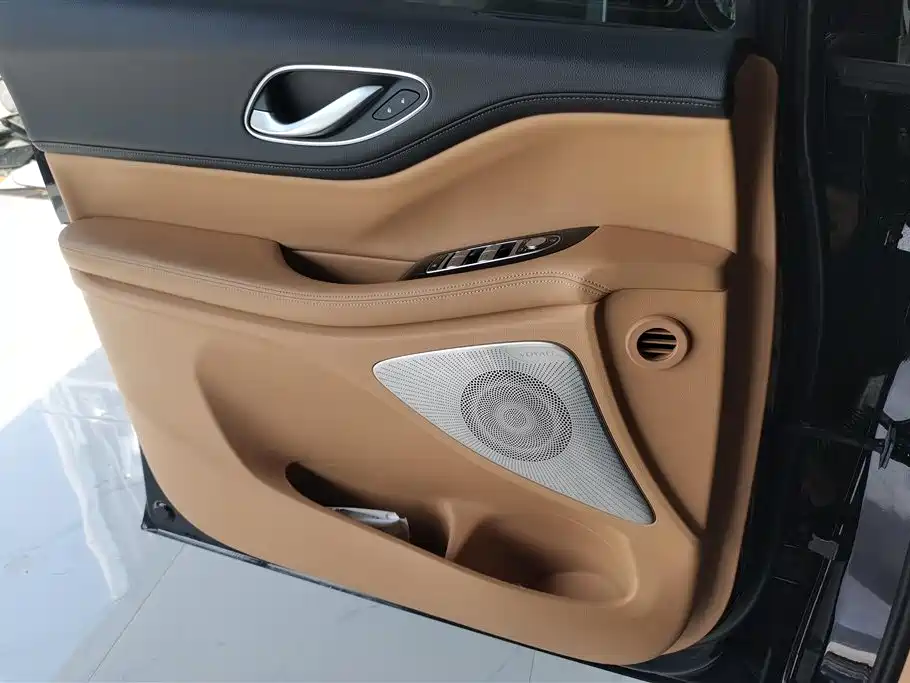 Voyah Dreamer PHEV 4 WD Distinguished Kunpeng