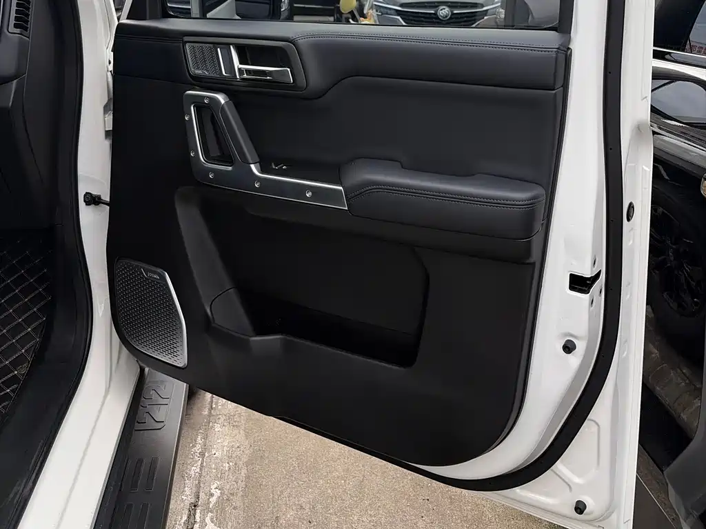 212 T01 2.0 T Explorer