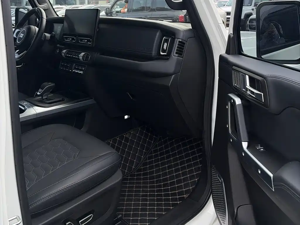 212 T01 2.0 T Explorer